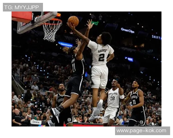 文班半场示意哈珀空接成功引发全场惊叹瞬间 文班半场示意哈珀空接成功引发全场惊叹瞬间